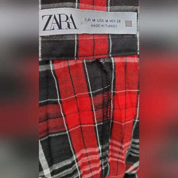Zara Plaid A-Line Skirt Sz Medium in Red and Black Holiday Flowy - Picture 4 of 5
